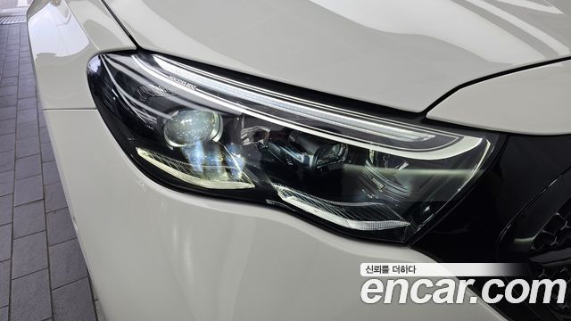 Mercedes-Benz E-Class 2025 — photo 8