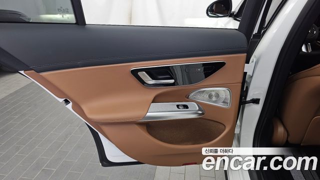 Mercedes-Benz E-Class 2025 — photo 15