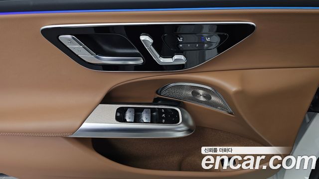 Mercedes-Benz E-Class 2025 — photo 31