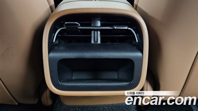 Mercedes-Benz E-Class 2025 — photo 33