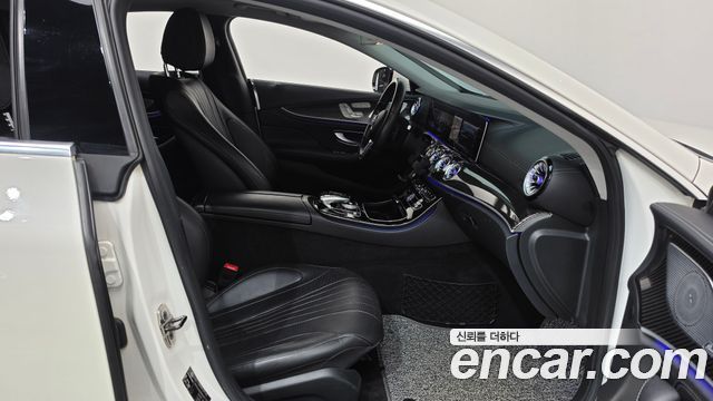 Mercedes-Benz CLS-Class 2019 — photo 16