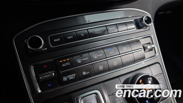 Hyundai Santafe 2023 — photo 32