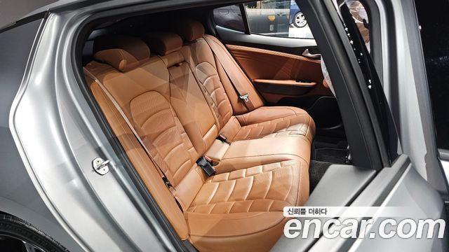 Kia Stinger 2023 — photo 17