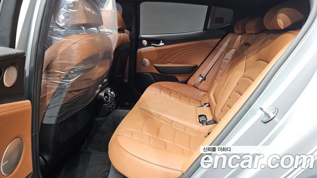 Kia Stinger 2023 — photo 18