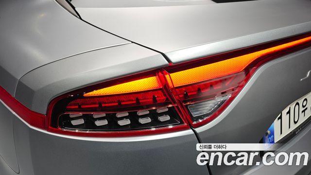 Kia Stinger 2023 — photo 9