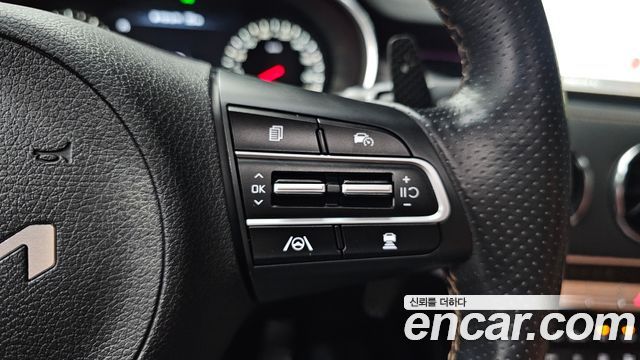 Kia Stinger 2023 — photo 32