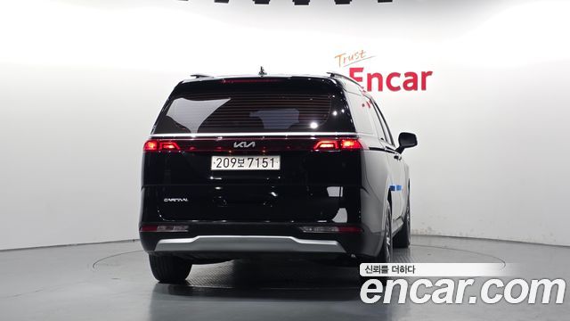 Kia Canival 2023 — photo 4