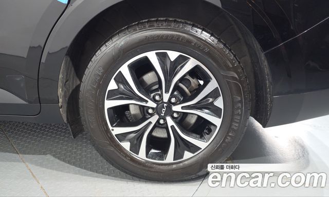 Kia Canival 2023 — photo 7