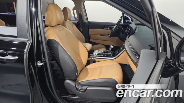 Kia Canival 2023 — photo 16