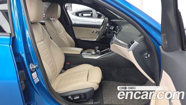 BMW 3-Series 2021 — photo 17