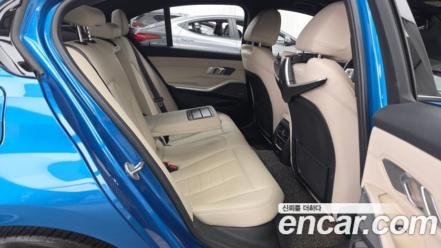 BMW 3-Series 2021 — photo 18