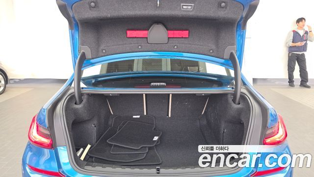 BMW 3-Series 2021 — photo 26