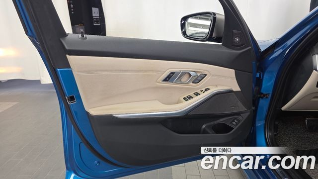 BMW 3-Series 2021 — photo 14