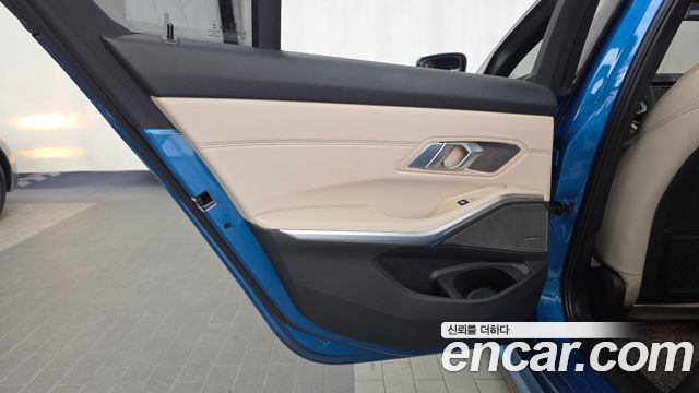 BMW 3-Series 2021 — photo 15