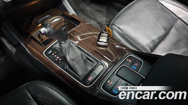 Kia K7 2016 — photo 12