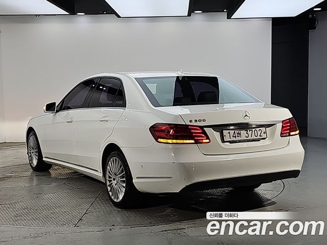 Mercedes-Benz E-Class 2014 — photo 3