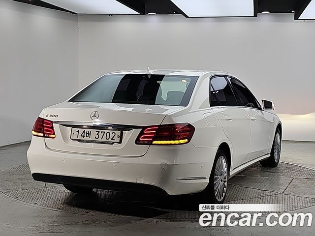 Mercedes-Benz E-Class 2014 — photo 4