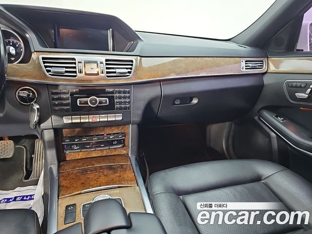 Mercedes-Benz E-Class 2014 — photo 10