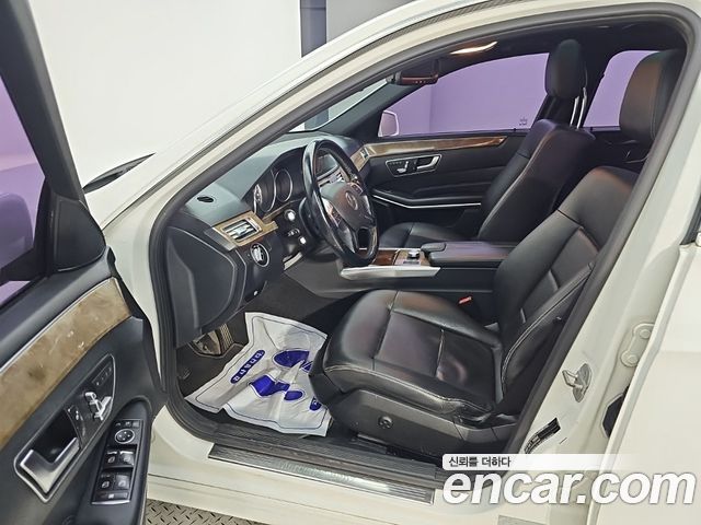 Mercedes-Benz E-Class 2014 — photo 11