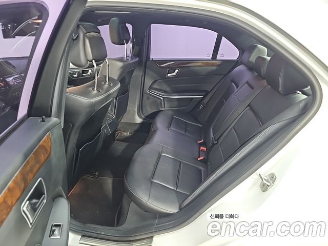 Mercedes-Benz E-Class 2014 — photo 12