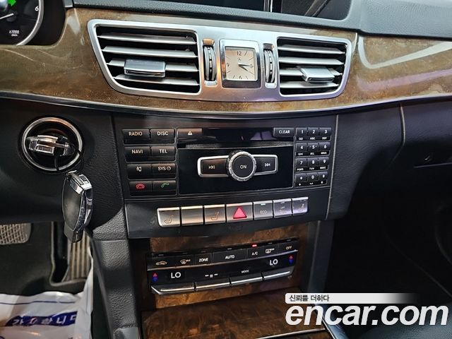 Mercedes-Benz E-Class 2014 — photo 14