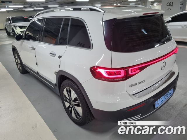 Mercedes-Benz EQB 2024 — photo 3