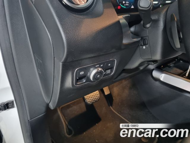 Mercedes-Benz EQB 2024 — photo 8
