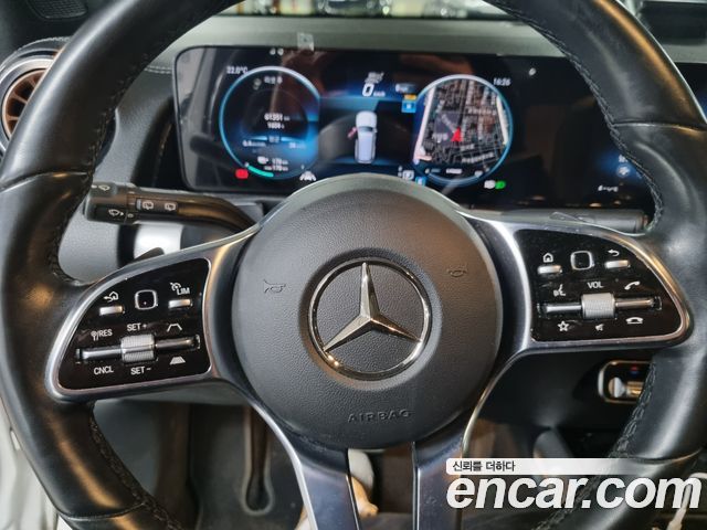 Mercedes-Benz EQB 2024 — photo 16