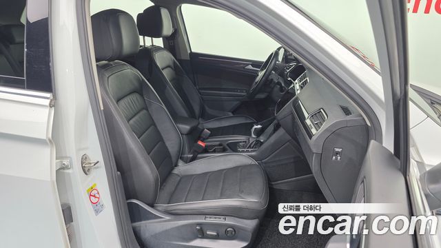 Volkswagen Tiguan 2023 — photo 11