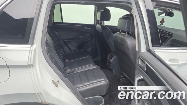 Volkswagen Tiguan 2023 — photo 12