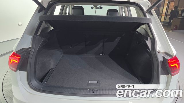 Volkswagen Tiguan 2023 — photo 20
