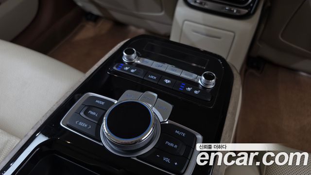 Genesis G90 2020 — photo 33