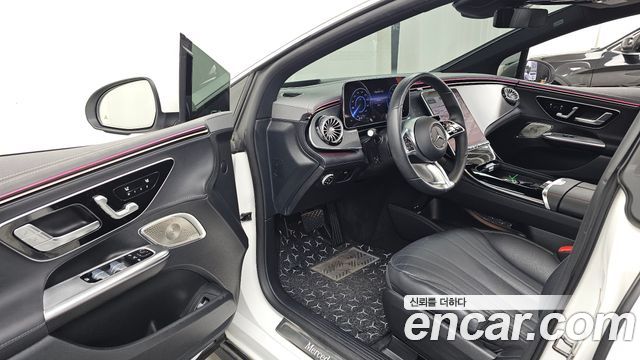 Mercedes-Benz EQE 2023 — photo 13