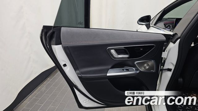 Mercedes-Benz EQE 2023 — photo 15