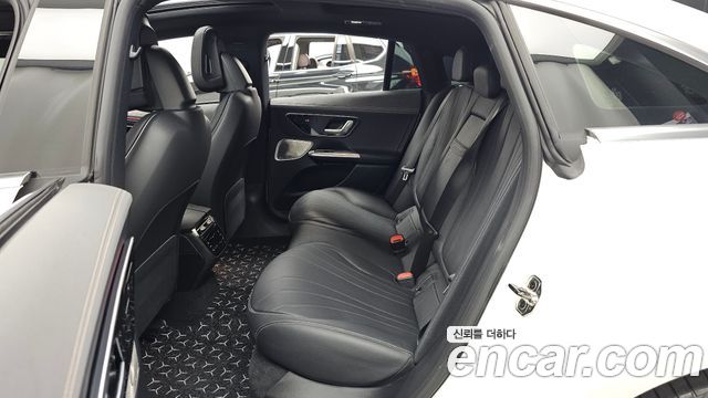 Mercedes-Benz EQE 2023 — photo 16