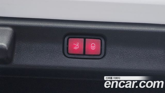 Mercedes-Benz EQE 2023 — photo 33