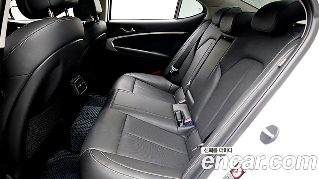 Genesis G70 2019 — photo 17