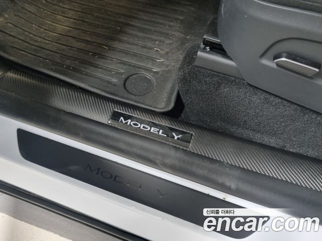 Tesla Model Y 2025 — photo 7