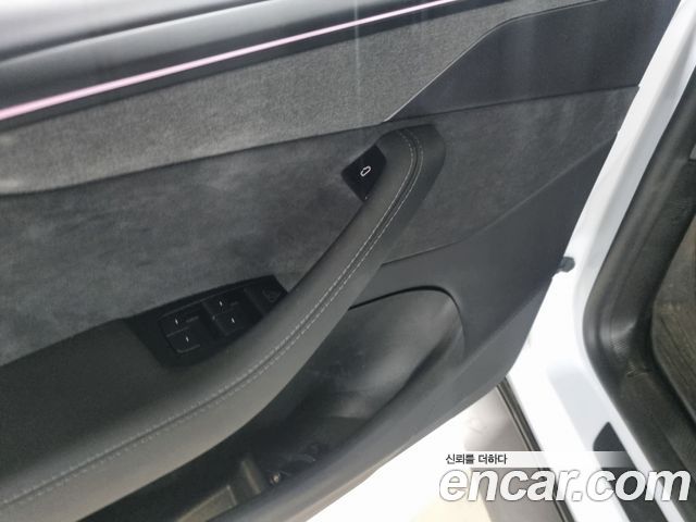 Tesla Model Y 2025 — photo 9