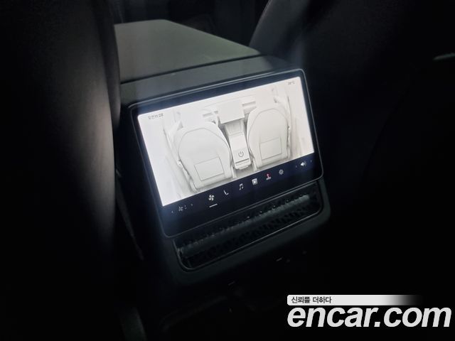 Tesla Model Y 2025 — photo 11