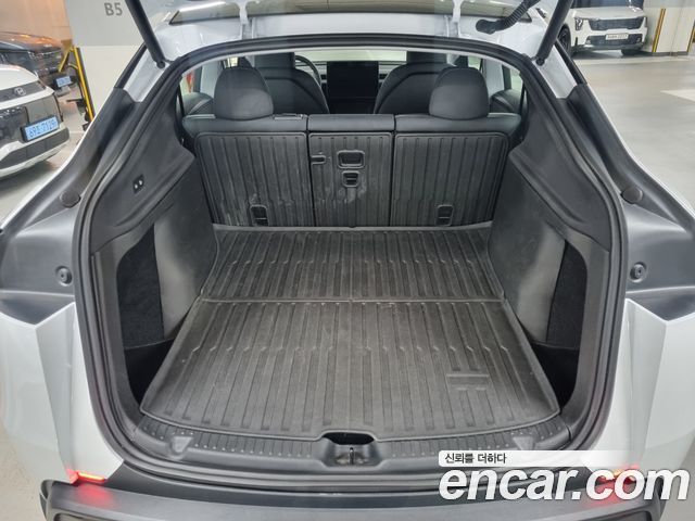 Tesla Model Y 2025 — photo 13