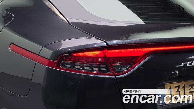 Kia Stinger 2022 — photo 9
