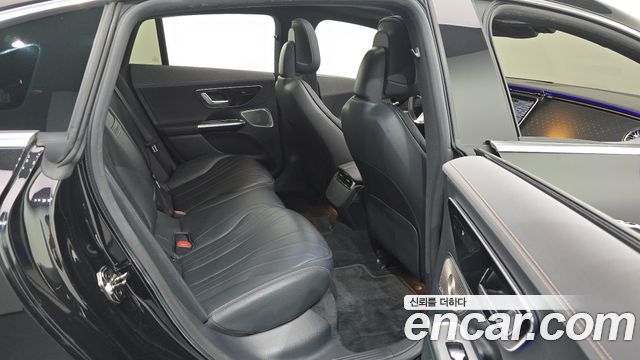 Mercedes-Benz EQE 2022 — photo 17