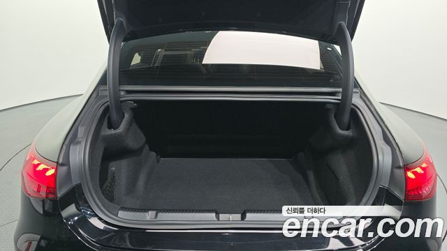 Mercedes-Benz EQE 2022 — photo 25