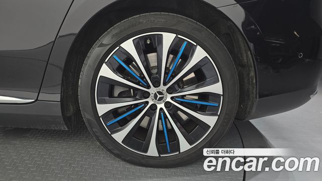 Mercedes-Benz EQE 2022 — photo 7