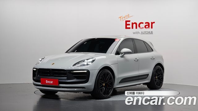 Porsche Macan 2023 — photo 1