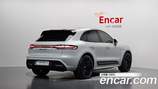 Porsche Macan 2023 — photo 2