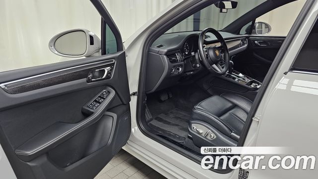 Porsche Macan 2023 — photo 13