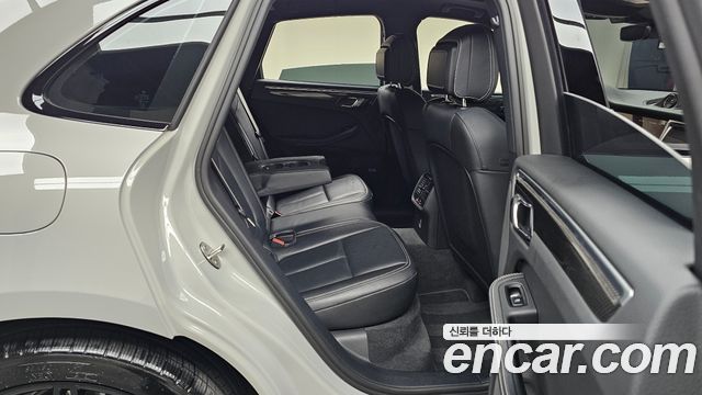 Porsche Macan 2023 — photo 17