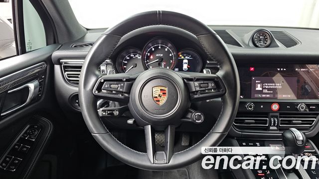 Porsche Macan 2023 — photo 19